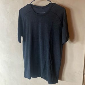 Men’s black lululemon shirt